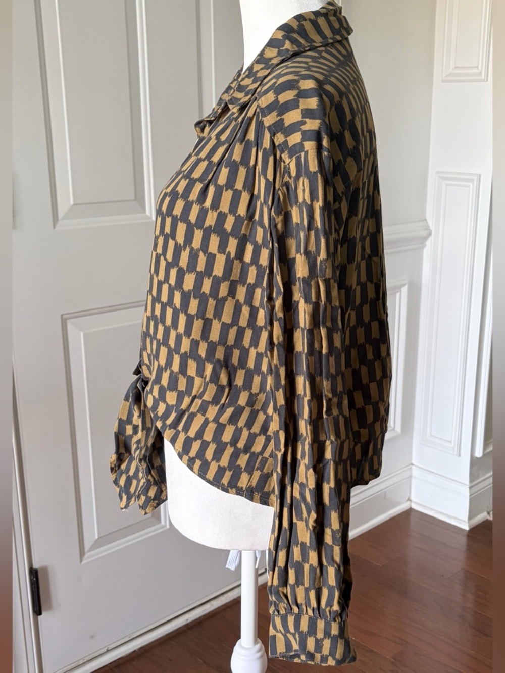 By Together Black and Brown Geometric Tie-Front Button Down Shirt Size Small - Picture 3 of 5